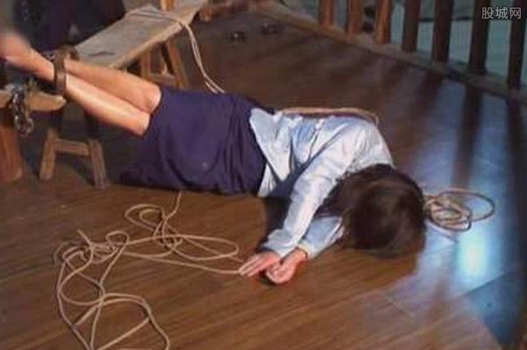 女孩成父亲泄欲对象