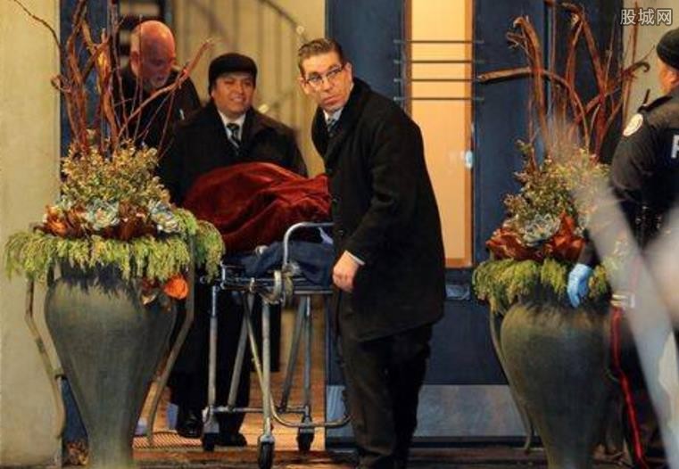 亿万富翁离奇死亡