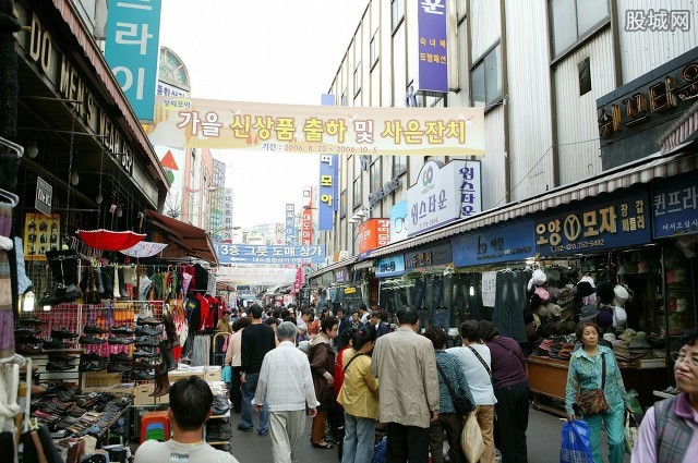 韩国首都圈聚集性感染频发