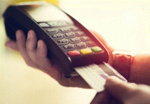 信用卡刷卡间隔多长时间最好 每天有限额吗？
