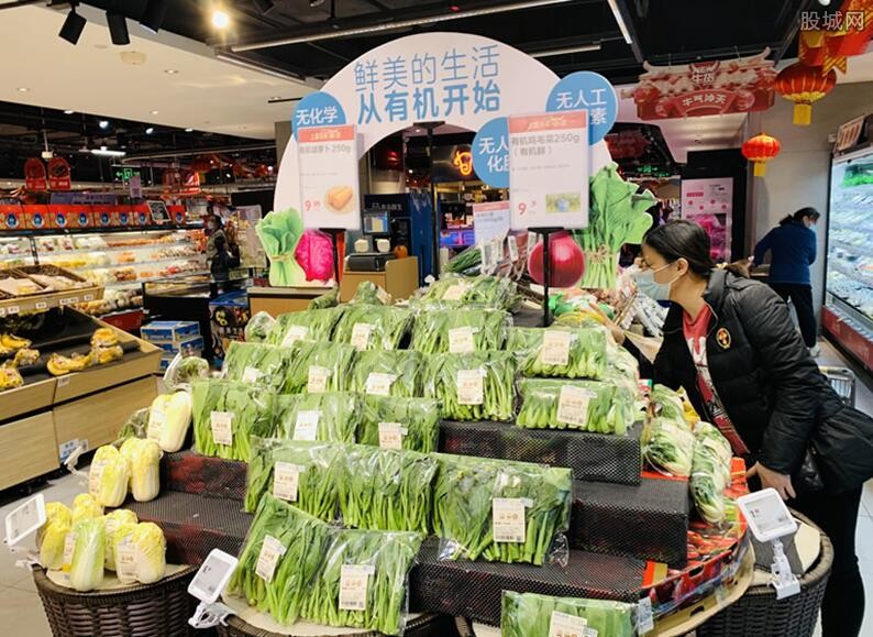 上海奢侈品店被曝用菜品维护客户？普通市民却抢不到菜