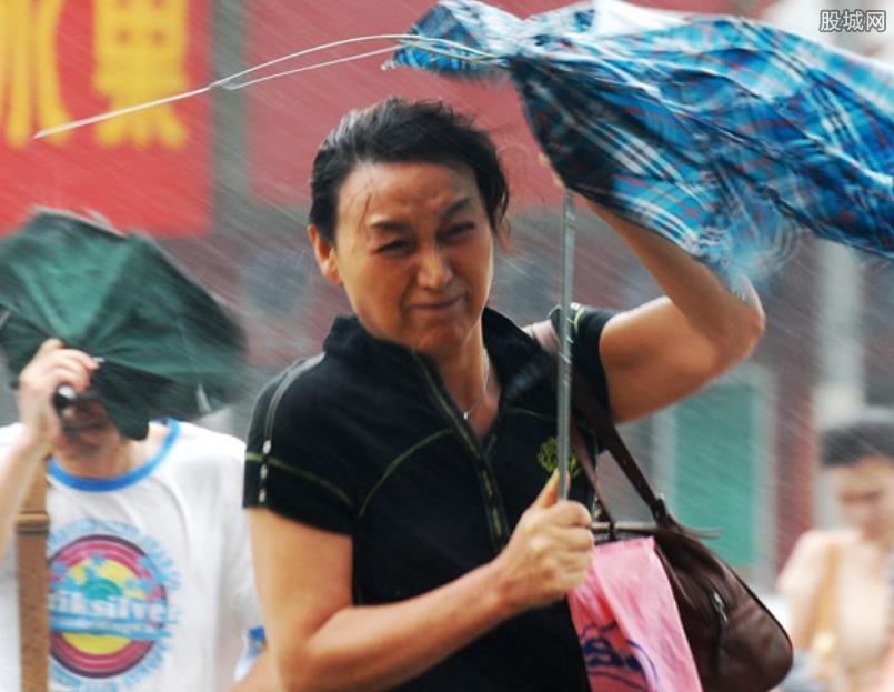 上海遭遇大风暴雨有方舱严重漏雨？导致停水停电
