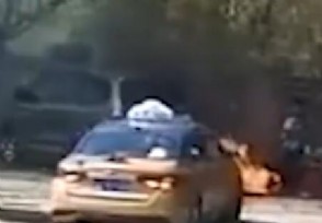 哈尔滨男子烧伤死亡施救者发声 火一直烧有人在傍边看着！