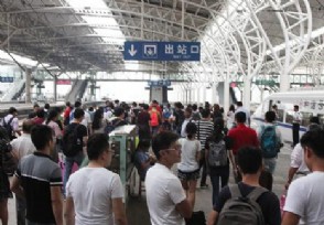 直击上海虹桥火车站学生返乡 回家之路十分艰苦！