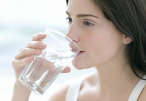 喝水时一半热水兑一半冷水对身体好还是不好呢？不妨了解一下