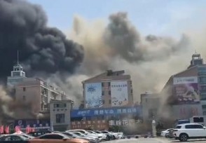 杭州一市场起火有人受伤浓烟漫天 画面曝光犹如灾难片