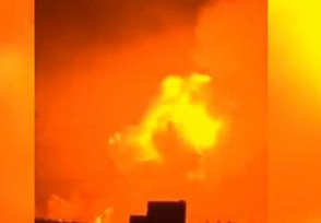 上海石化起火爆炸目击者：气味刺鼻 现场画面曝光火势迅猛