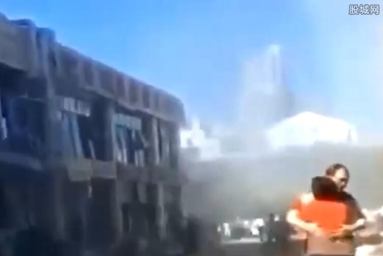 河北燕郊一商铺爆炸 有市民受伤疑似燃气爆炸