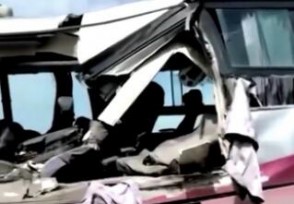 重庆发生客货车相撞事故致5死 车头被撞变形太吓人了