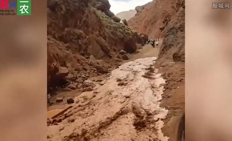 新疆景区突发泥石流
