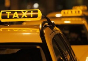 出租车禁贴车膜司机乘客遭暴晒 引起乘客极度不满