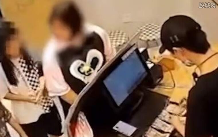 广东3女孩买奶茶无故被打疑因靠她太近 一巴掌扇过去