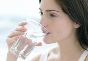晨起后喝一杯温水相当于喝细菌？ 医生说养成良好的生活习惯