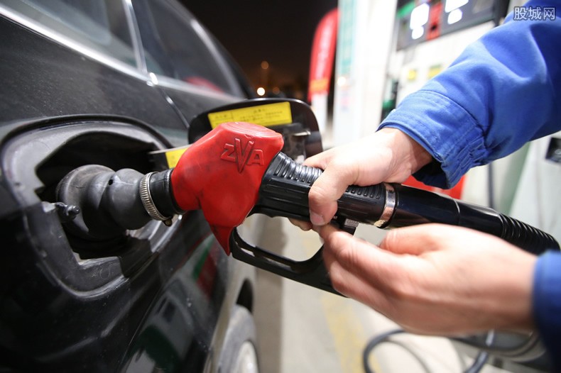 国内成品油价或迎年内第七跌 加满一箱油将节省10元左右
