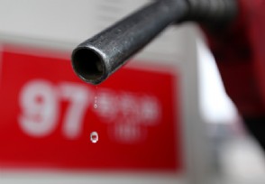 国际油价跌至8个月来新低 为什么跌了这么多国内油价却涨了？