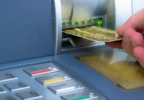 男子ATM存钱忘点确认1万元被偷 以为钱存进去了