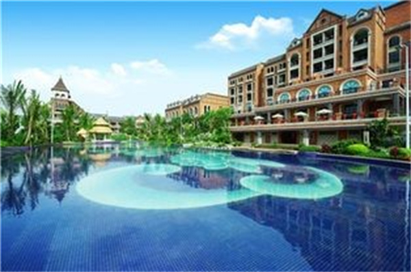 三亚游客扎堆 18万一晚的酒店仍一房难求