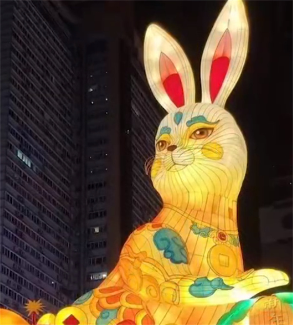 重庆广场巨型兔子灯被吐槽太丑而被拆除