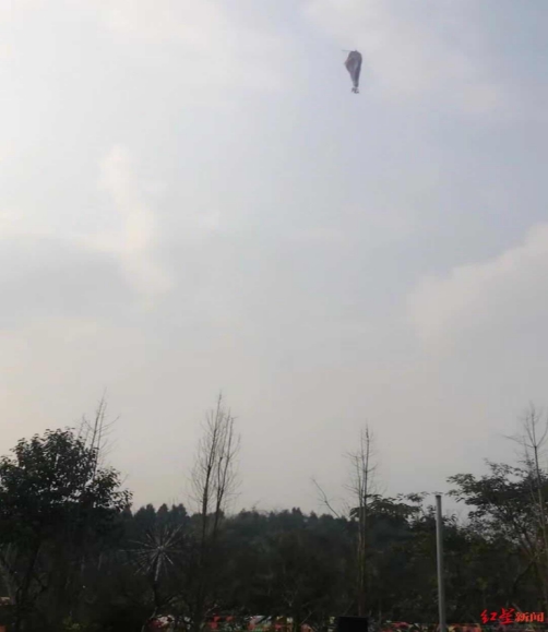四川一景区热气球发生故障坠落致1死3伤