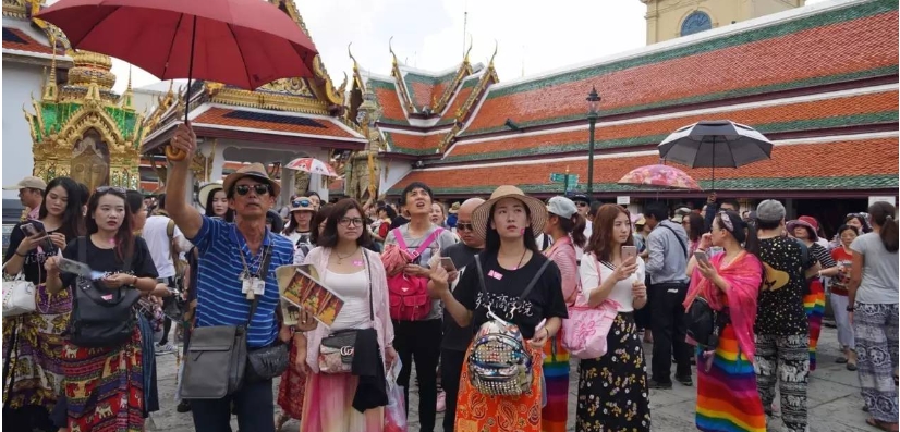 中国人在泰国花钱订警车接机泰国旅游局回应