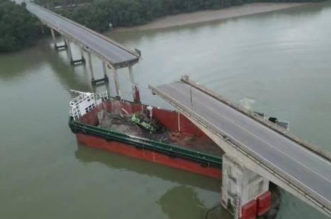 撞断大桥涉事船主已被控制 已造成两人死亡！