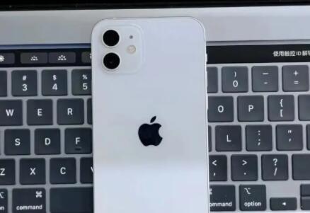 苹果回应iPhone鬼手现象 或是由于屏幕硬件故障导致
