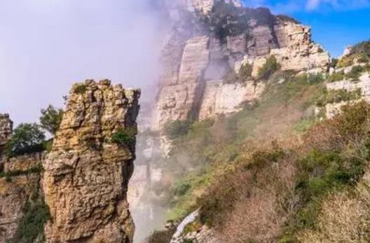  The man lost contact after climbing a mountain in a scenic spot in Hebei for 6 days, suspected of losing money on investment and going out for distraction